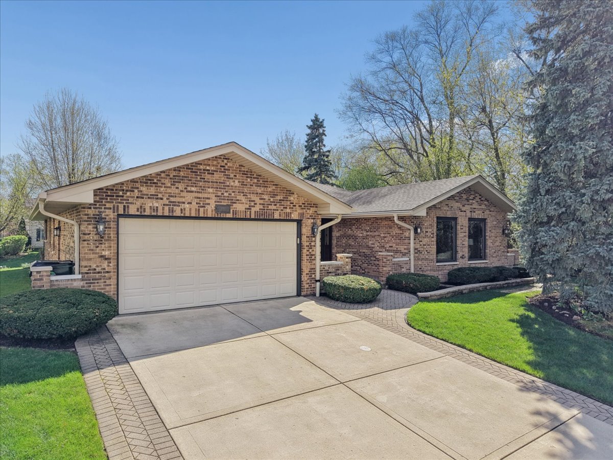 897 W Kelly Ann Drive, Palatine, IL 60067