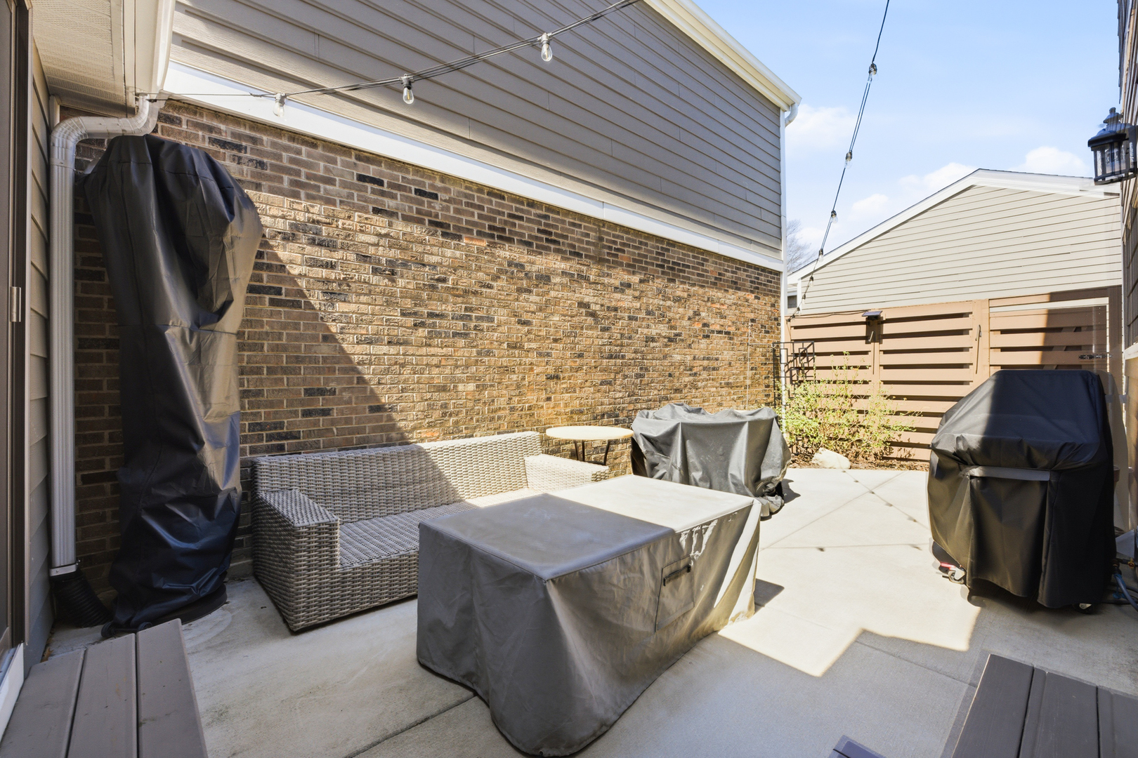 2105 Timber Lane, Wheaton, IL 60189