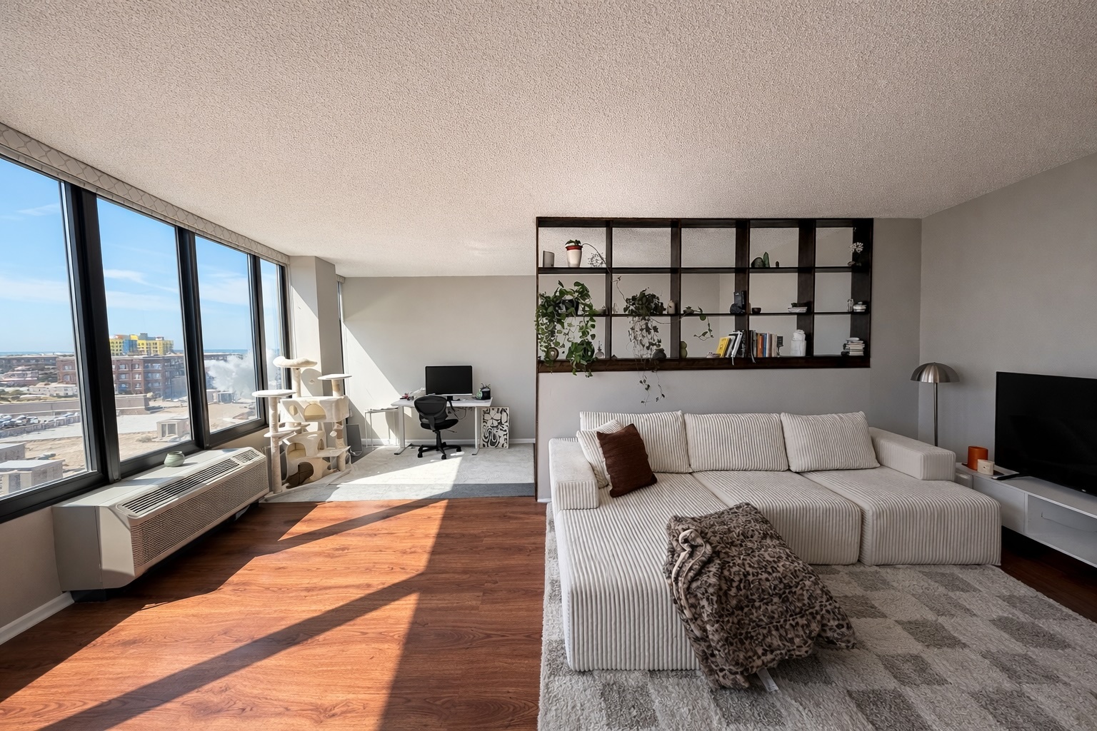 5320 N Sheridan Road #910, Chicago, IL 60640