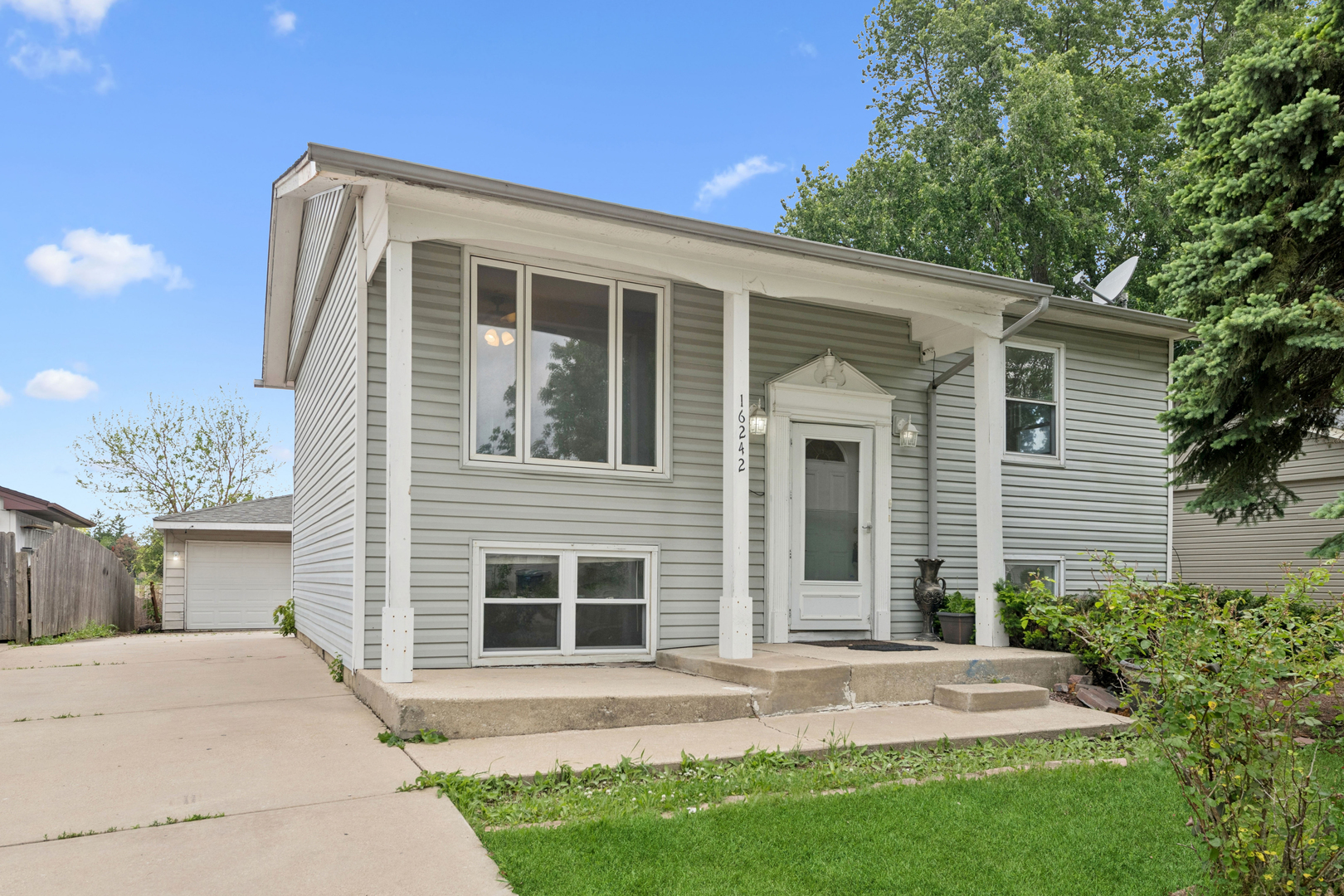 16242 92nd Avenue, Orland Hills, IL 60487
