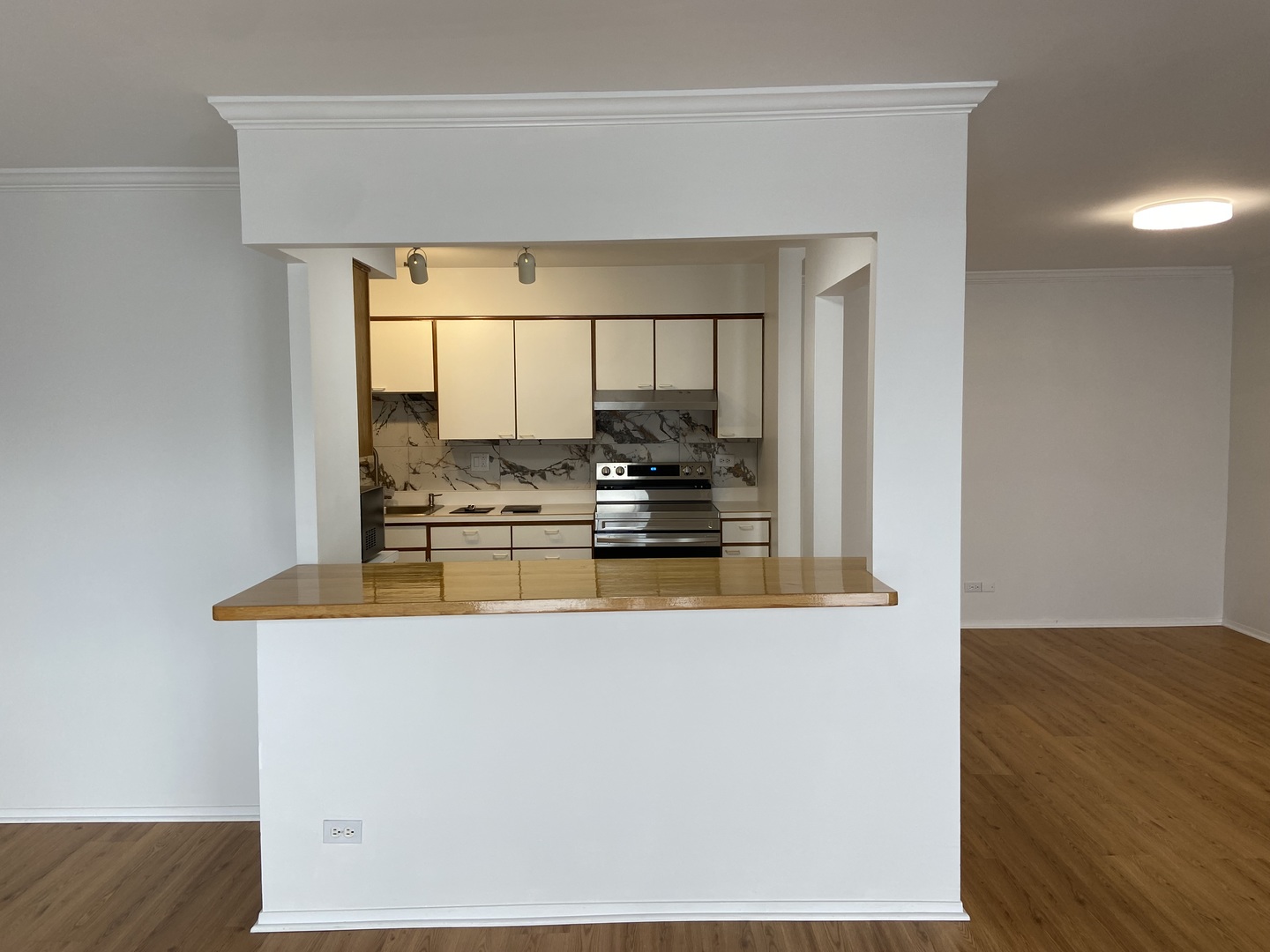 1605 E Central Road #410B, Arlington Heights, IL 60005