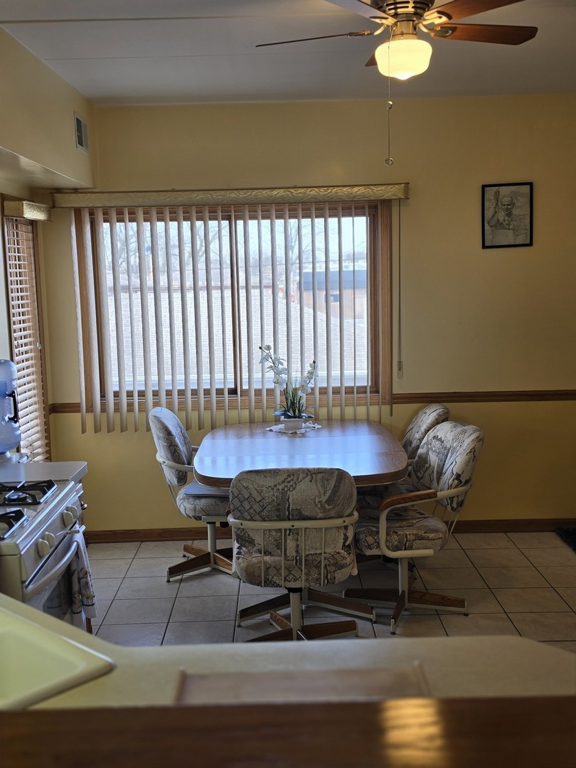 7902 NAGLE Avenue #2S, Burbank, IL 60459