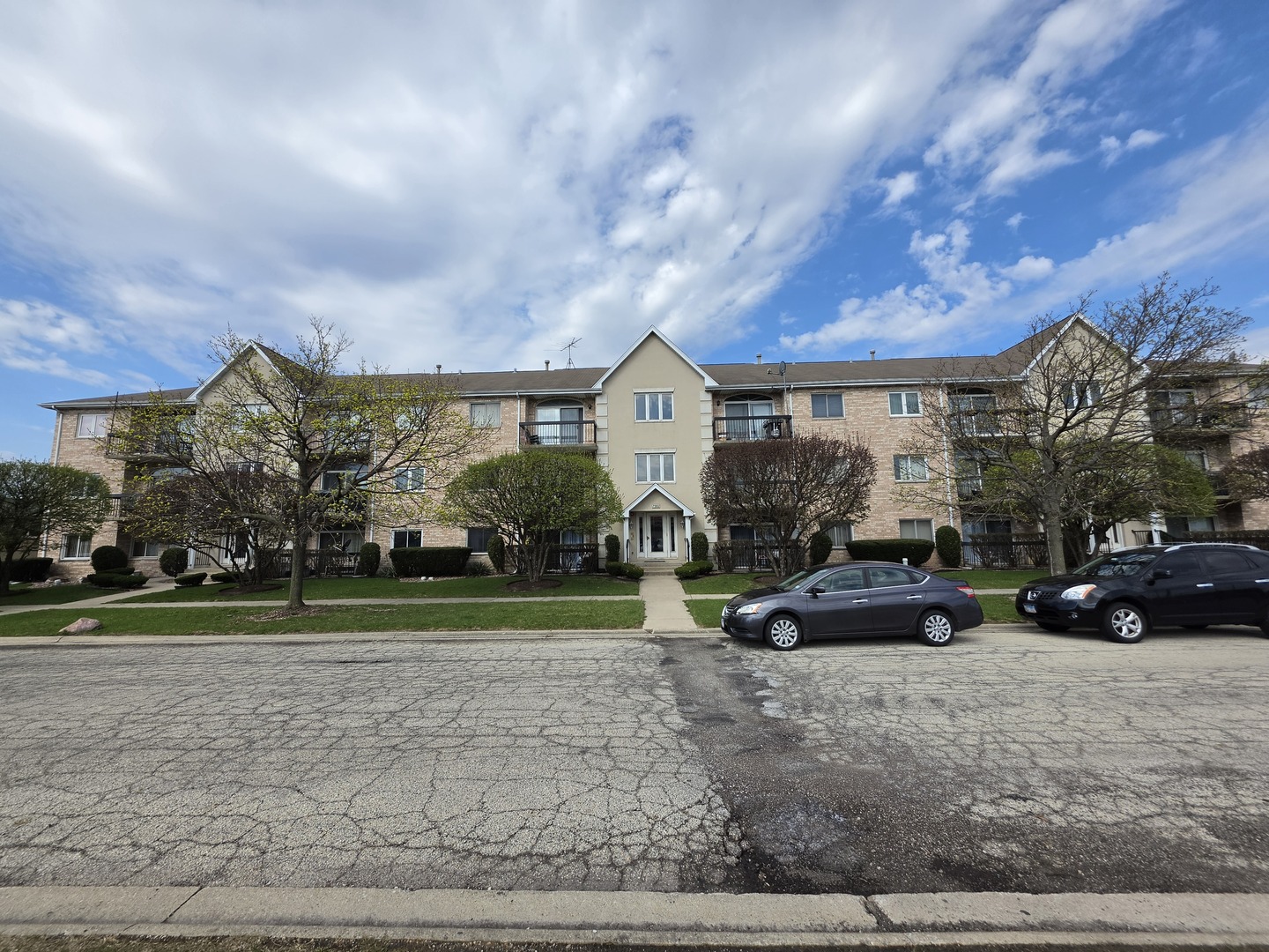 7902 NAGLE Avenue #2S, Burbank, IL 60459