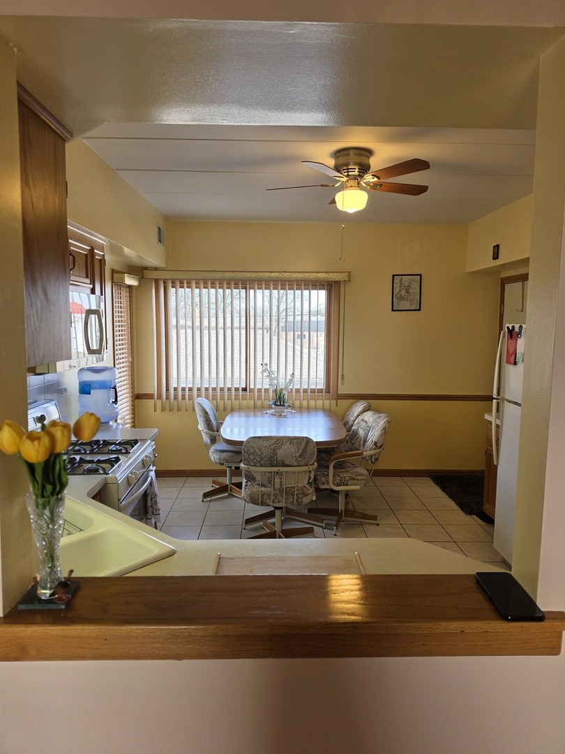 7902 NAGLE Avenue #2S, Burbank, IL 60459