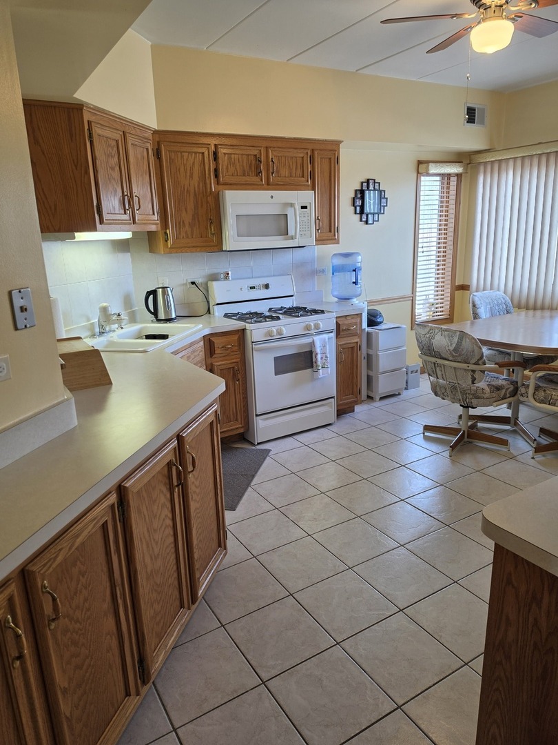 7902 NAGLE Avenue #2S, Burbank, IL 60459