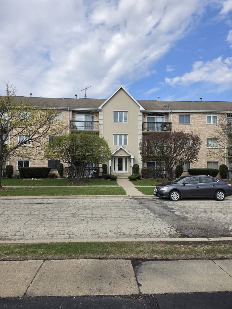 7902 NAGLE Avenue #2S, Burbank, IL 60459