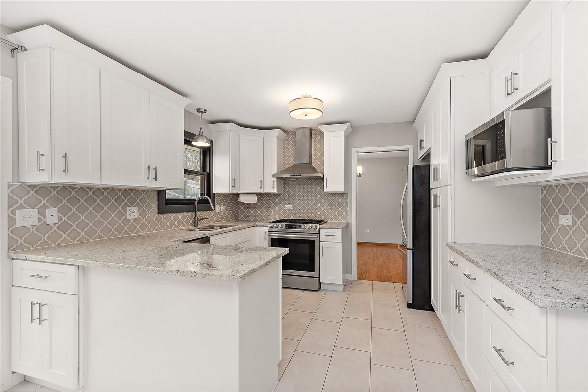 7440 W Manitoba Drive, Palos Heights, IL 60463