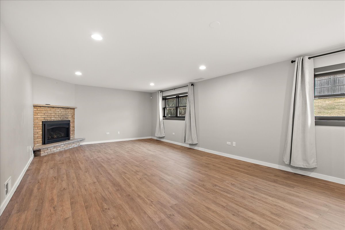 7440 W Manitoba Drive, Palos Heights, IL 60463