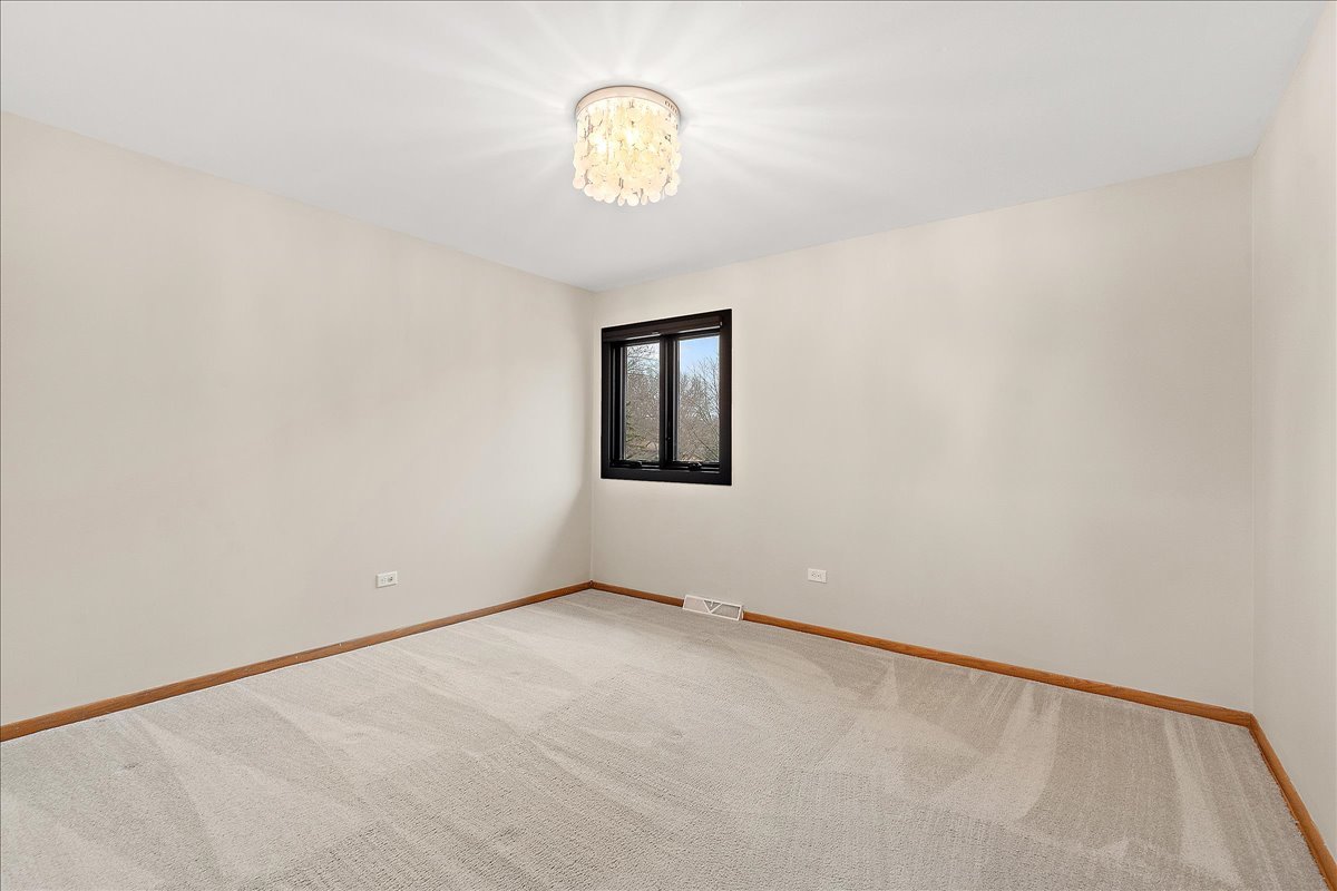 7440 W Manitoba Drive, Palos Heights, IL 60463