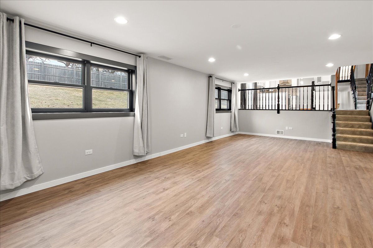 7440 W Manitoba Drive, Palos Heights, IL 60463