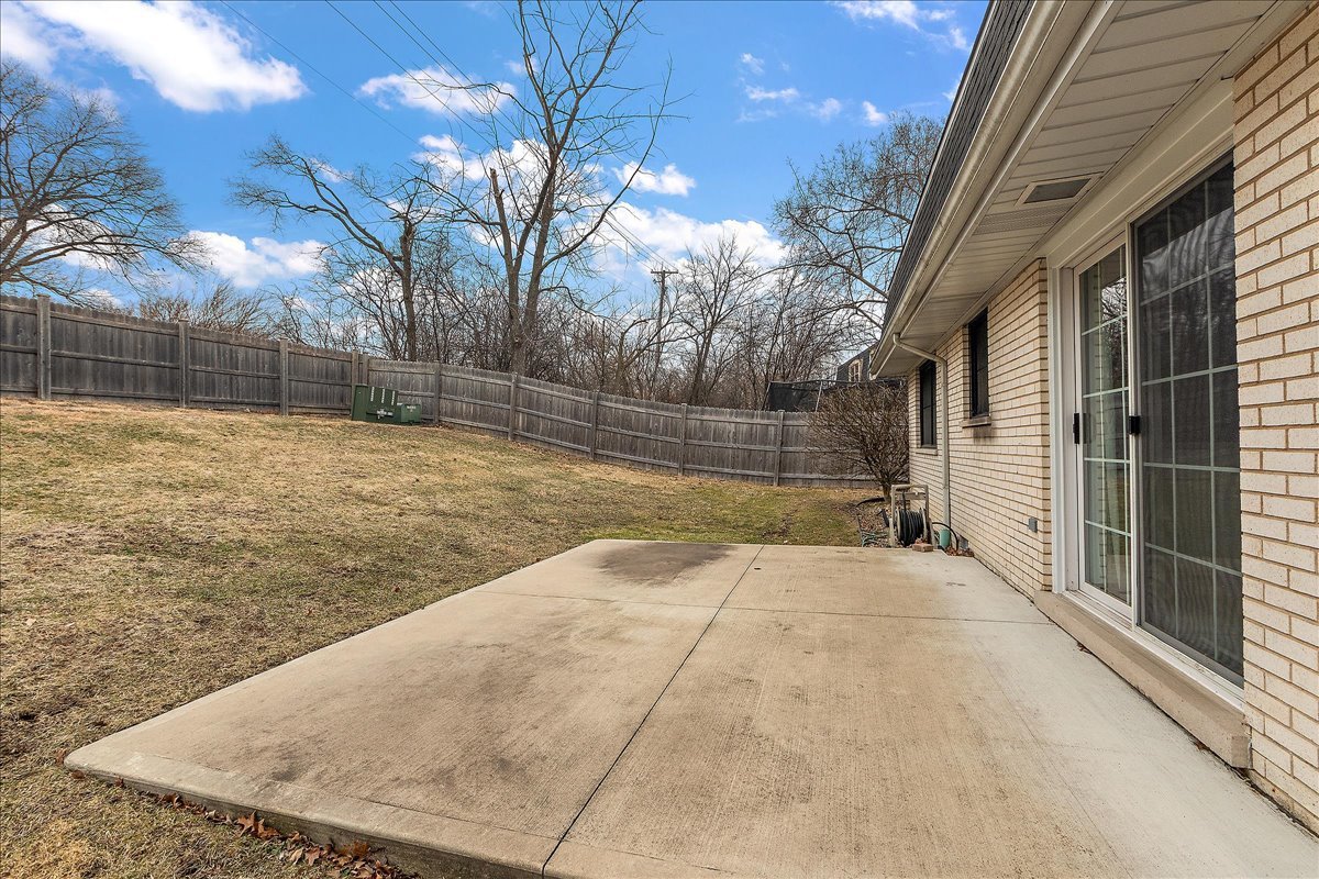 7440 W Manitoba Drive, Palos Heights, IL 60463