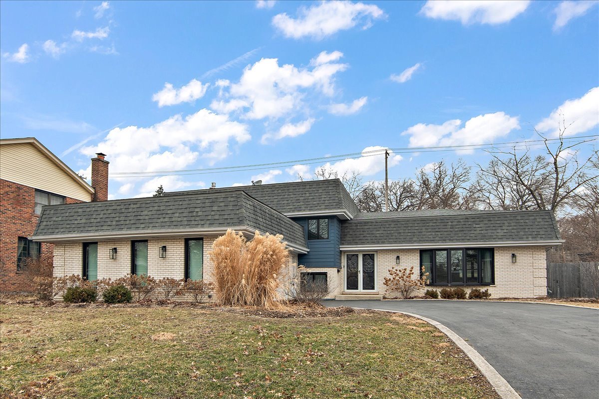 7440 W Manitoba Drive, Palos Heights, IL 60463