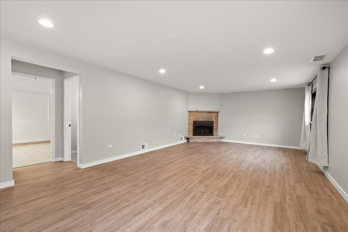 7440 W Manitoba Drive, Palos Heights, IL 60463