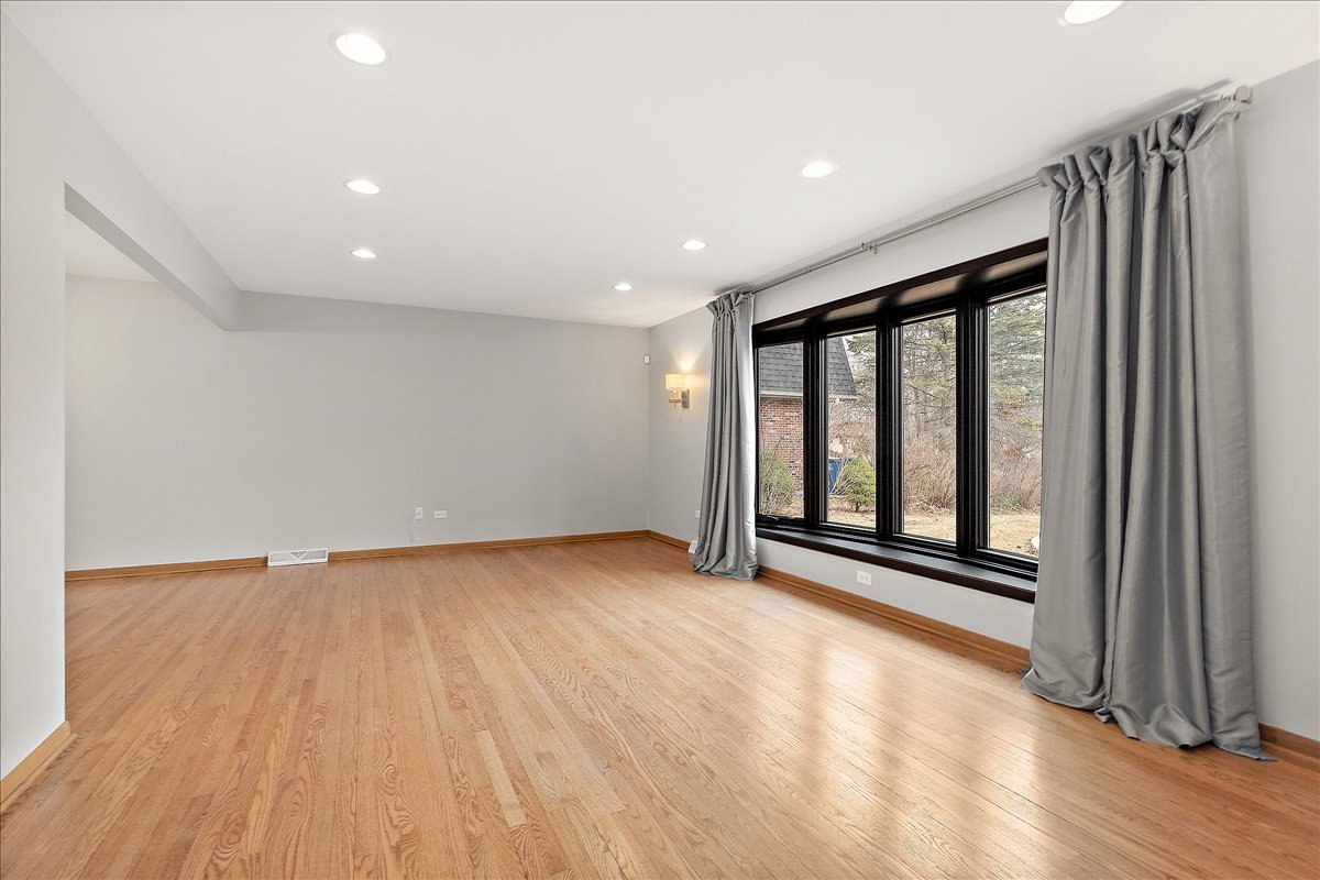 7440 W Manitoba Drive, Palos Heights, IL 60463