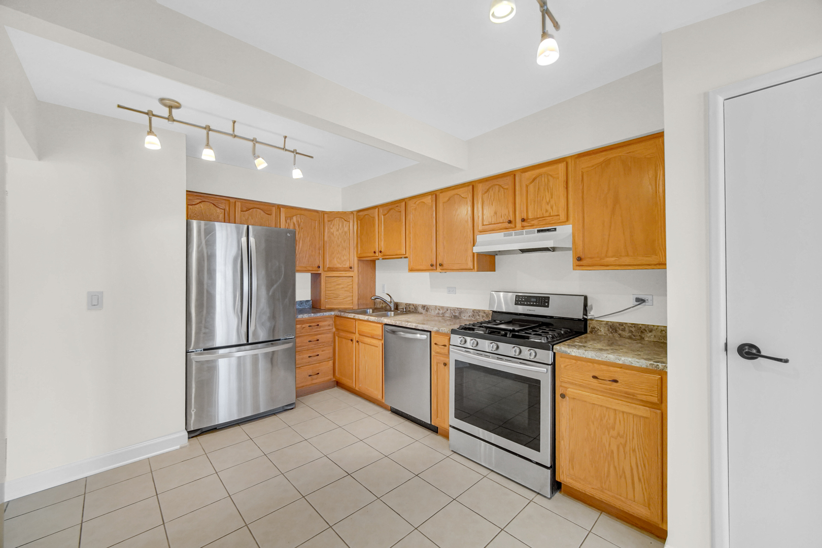 140 Leslie Lane, Bolingbrook, IL 60440