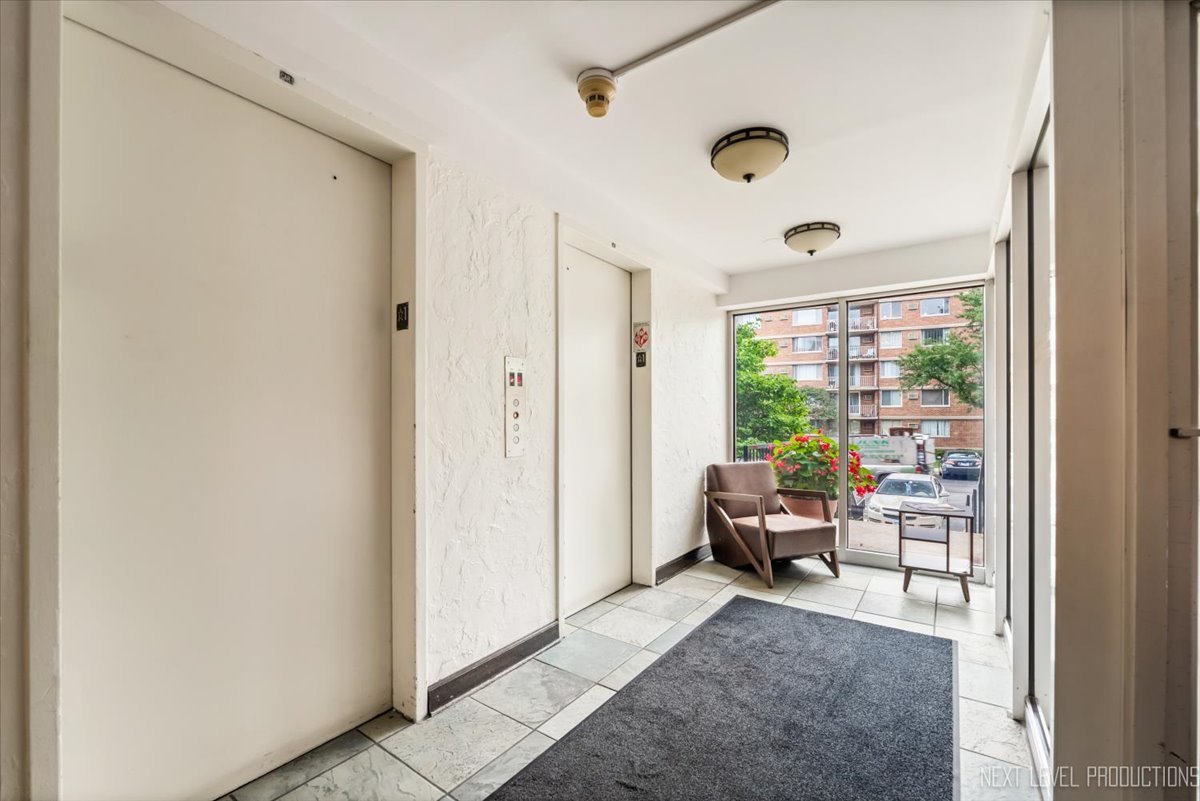 2222 S Stewart Avenue #1C, Lombard, IL 60148