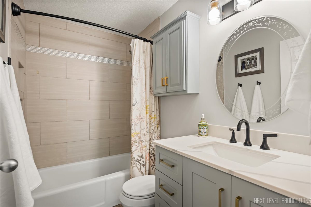 2222 S Stewart Avenue #1C, Lombard, IL 60148