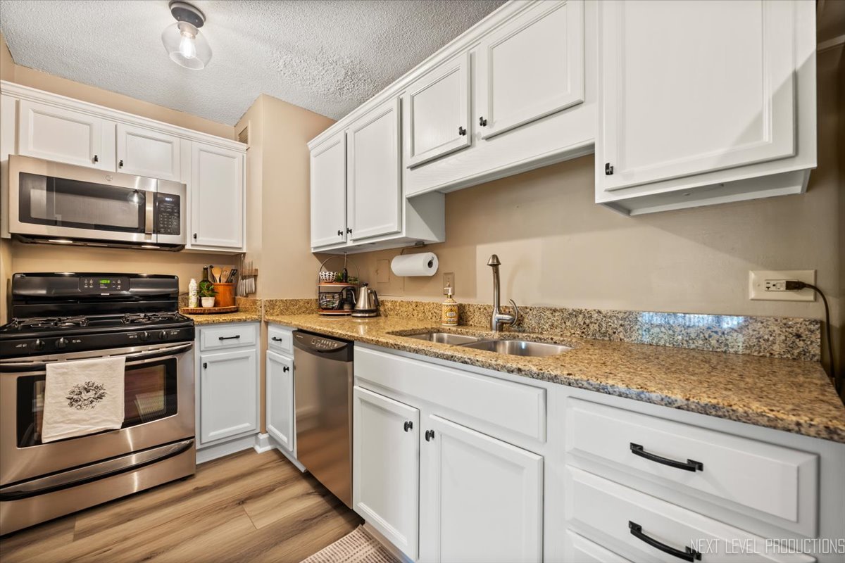 2222 S Stewart Avenue #1C, Lombard, IL 60148