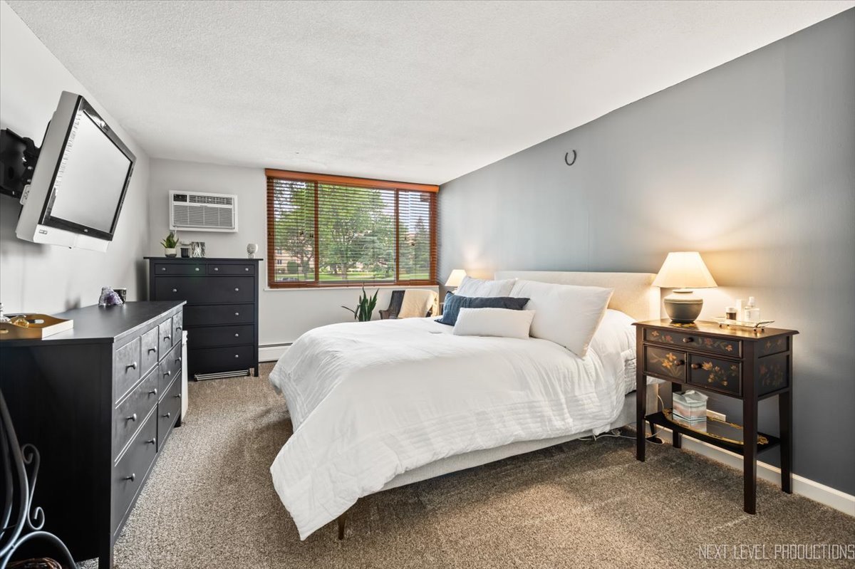 2222 S Stewart Avenue #1C, Lombard, IL 60148