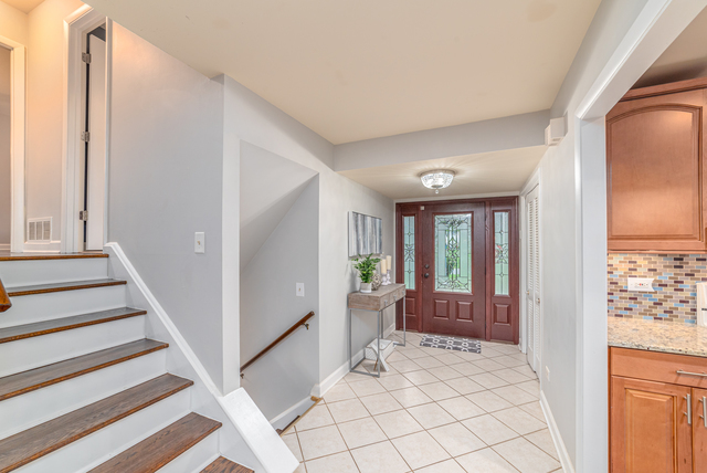 21W021 Marlborough Lane, Lombard, IL 60148