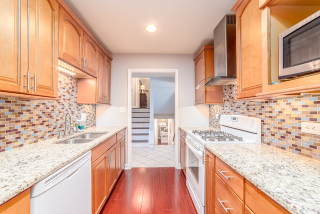 21W021 Marlborough Lane, Lombard, IL 60148