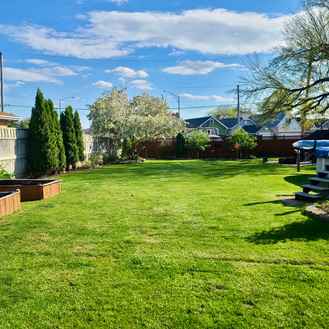 6883 W Hobart Avenue, Chicago, IL 60631