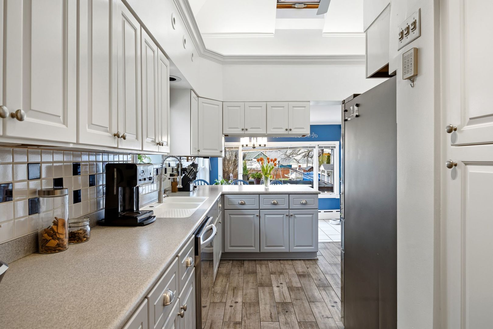 6883 W Hobart Avenue, Chicago, IL 60631