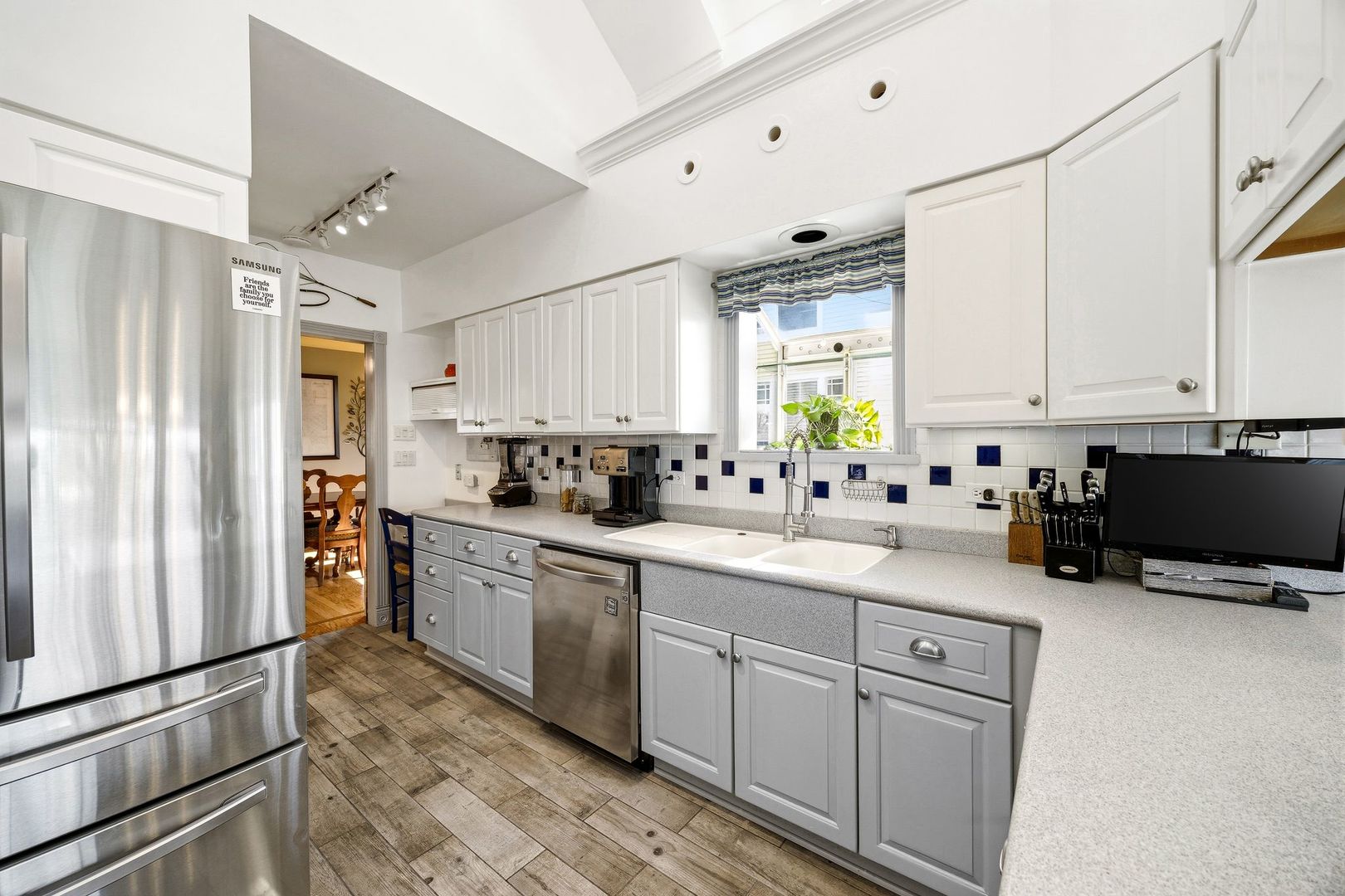 6883 W Hobart Avenue, Chicago, IL 60631