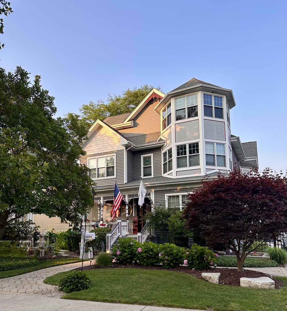 6883 W Hobart Avenue, Chicago, IL 60631