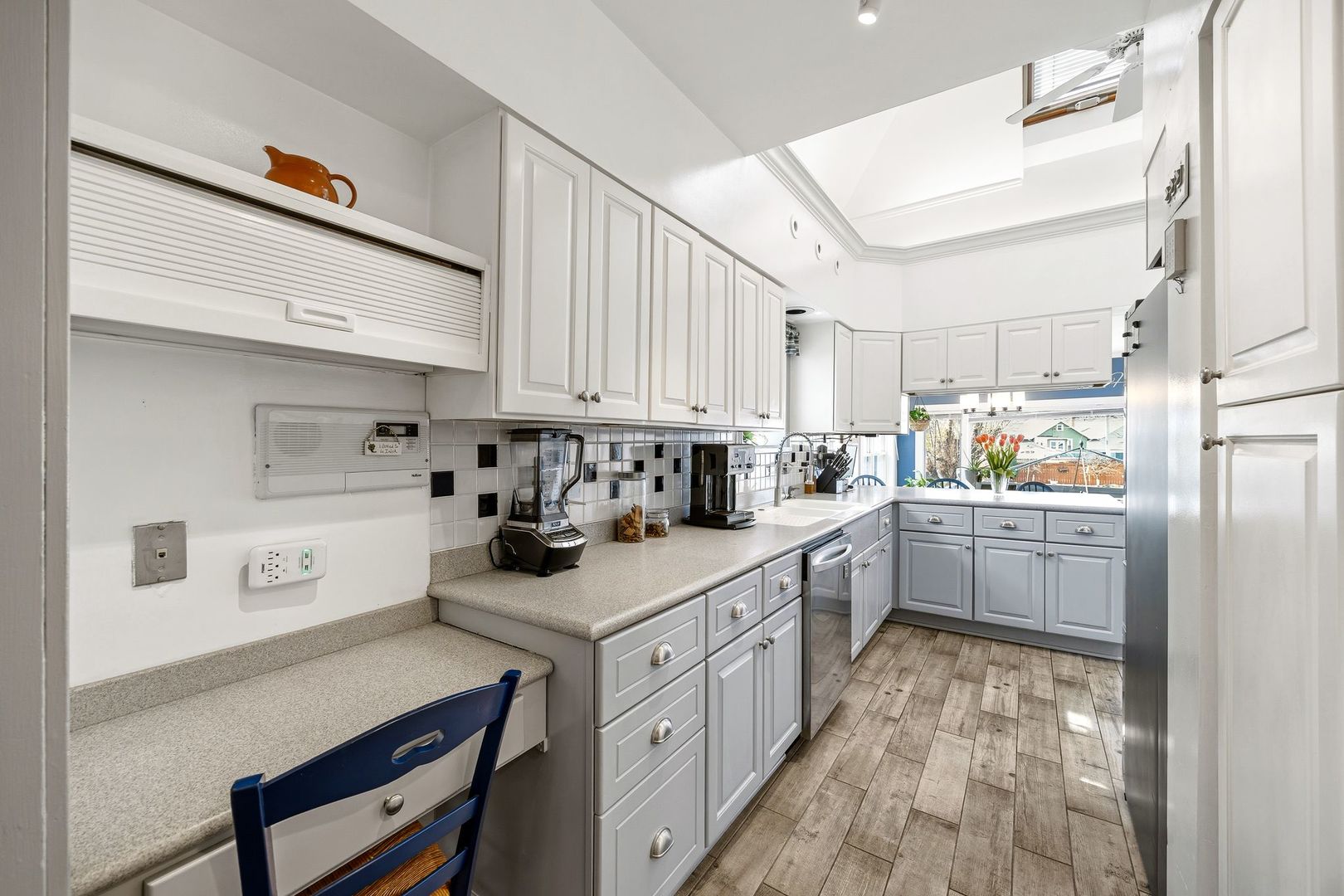 6883 W Hobart Avenue, Chicago, IL 60631