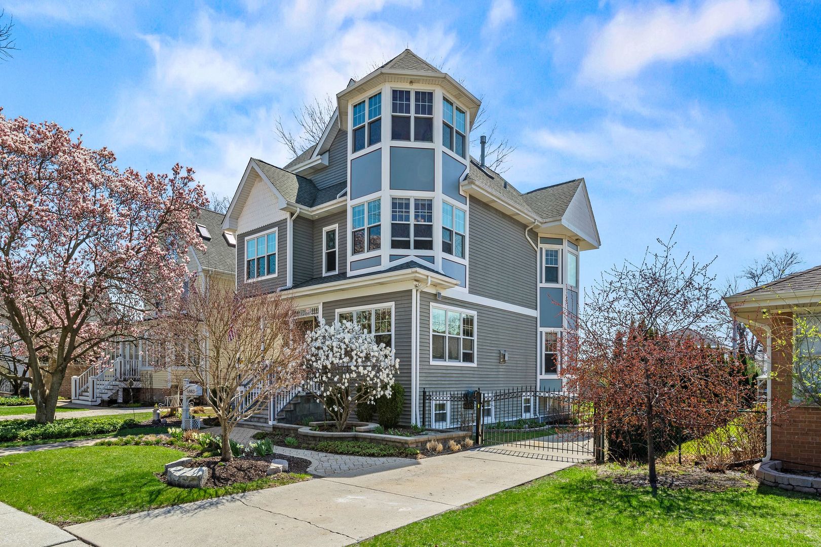 6883 W Hobart Avenue, Chicago, IL 60631