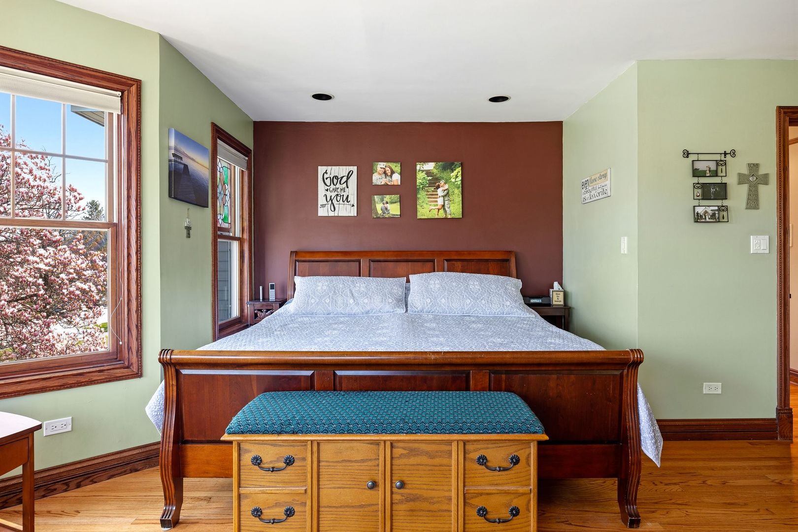 6883 W Hobart Avenue, Chicago, IL 60631