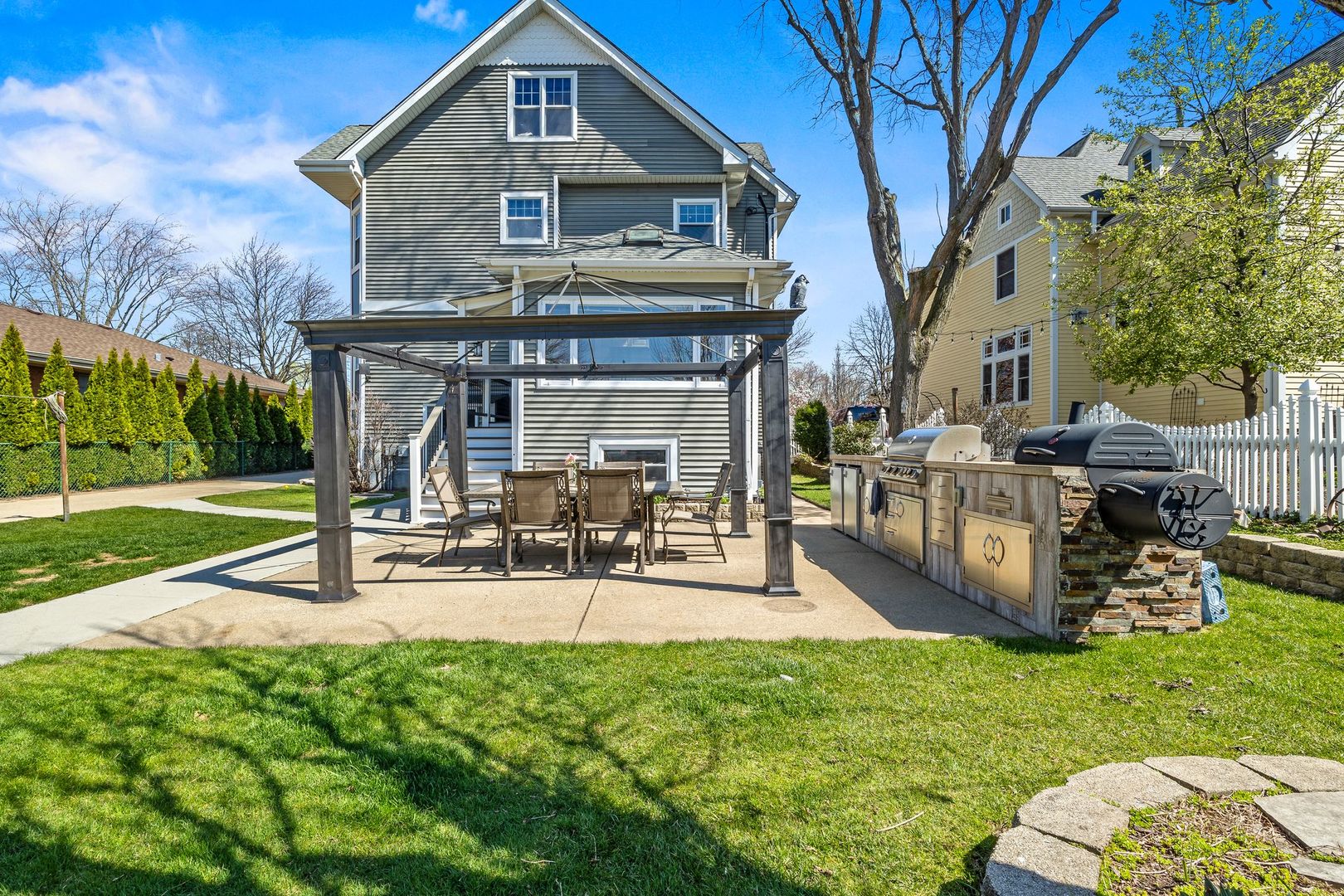 6883 W Hobart Avenue, Chicago, IL 60631