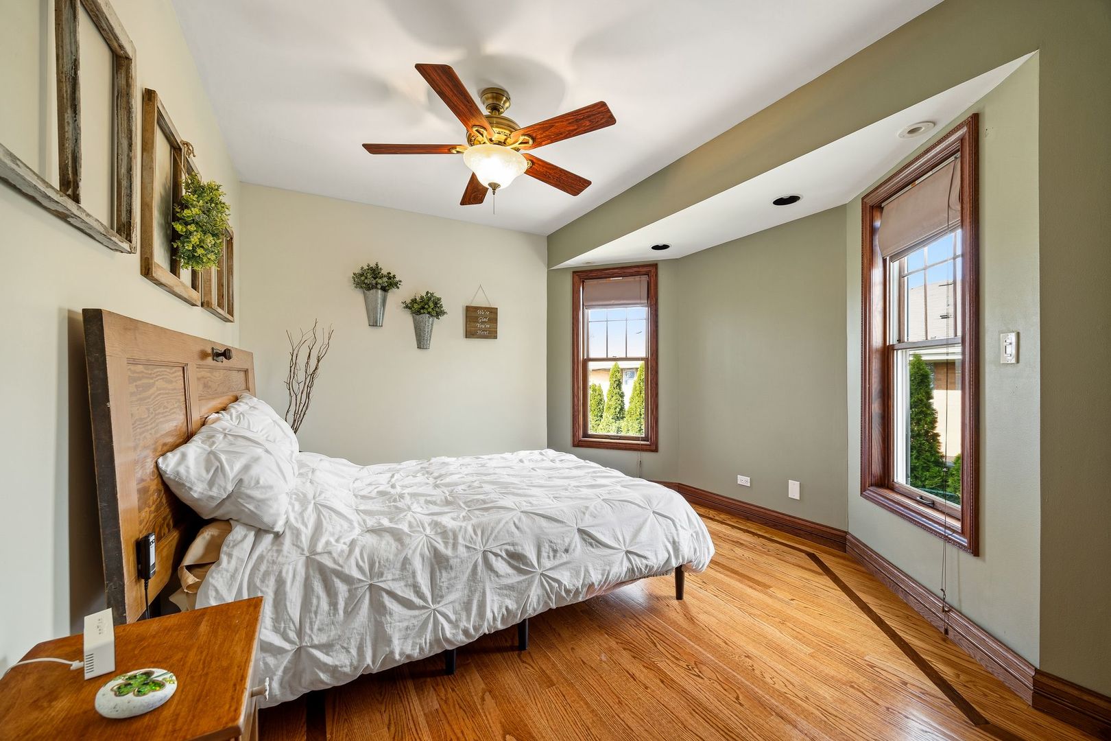 6883 W Hobart Avenue, Chicago, IL 60631