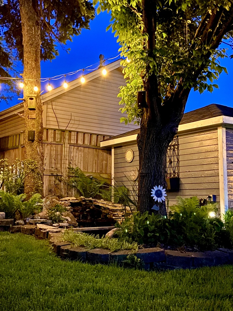 6883 W Hobart Avenue, Chicago, IL 60631