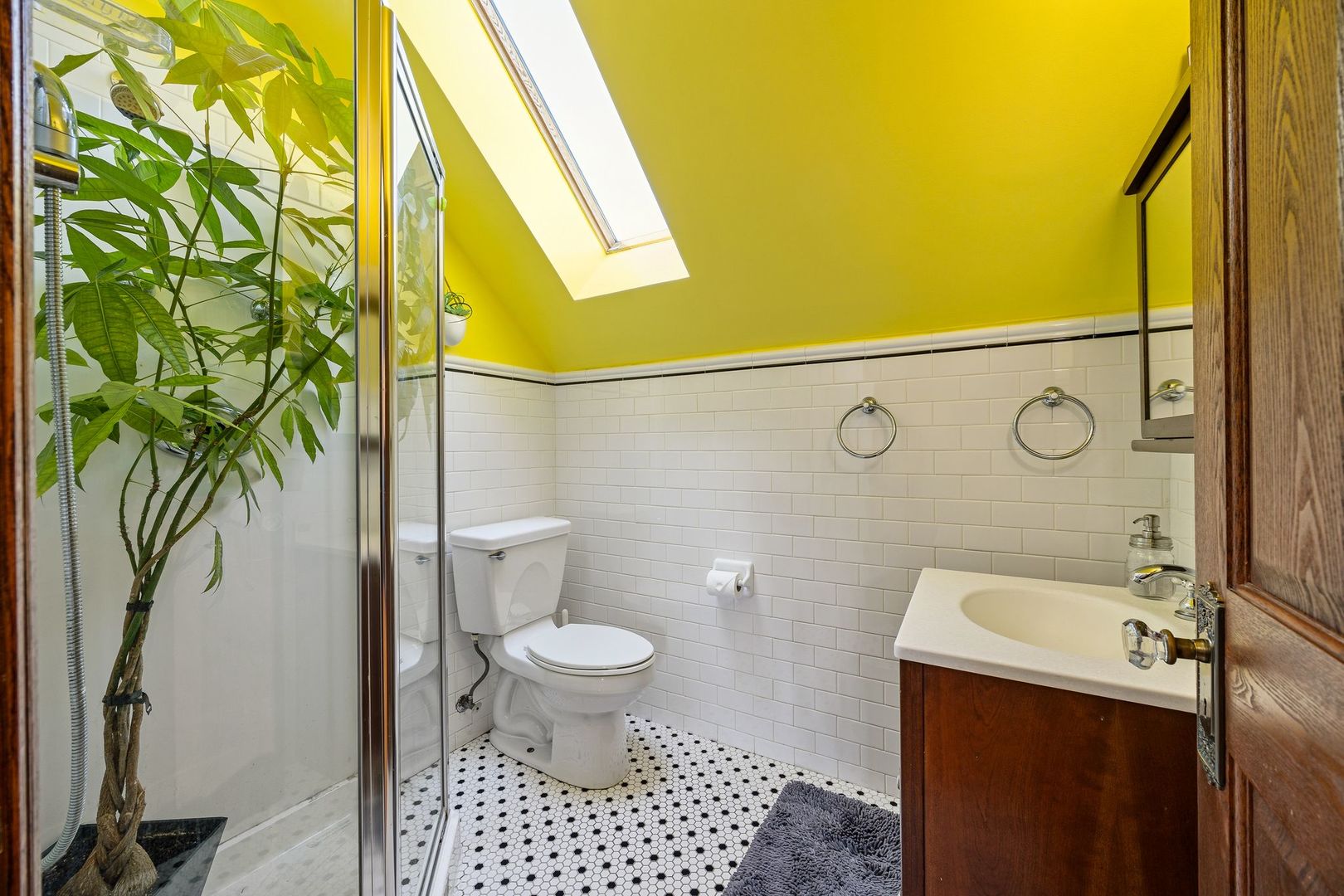 6883 W Hobart Avenue, Chicago, IL 60631