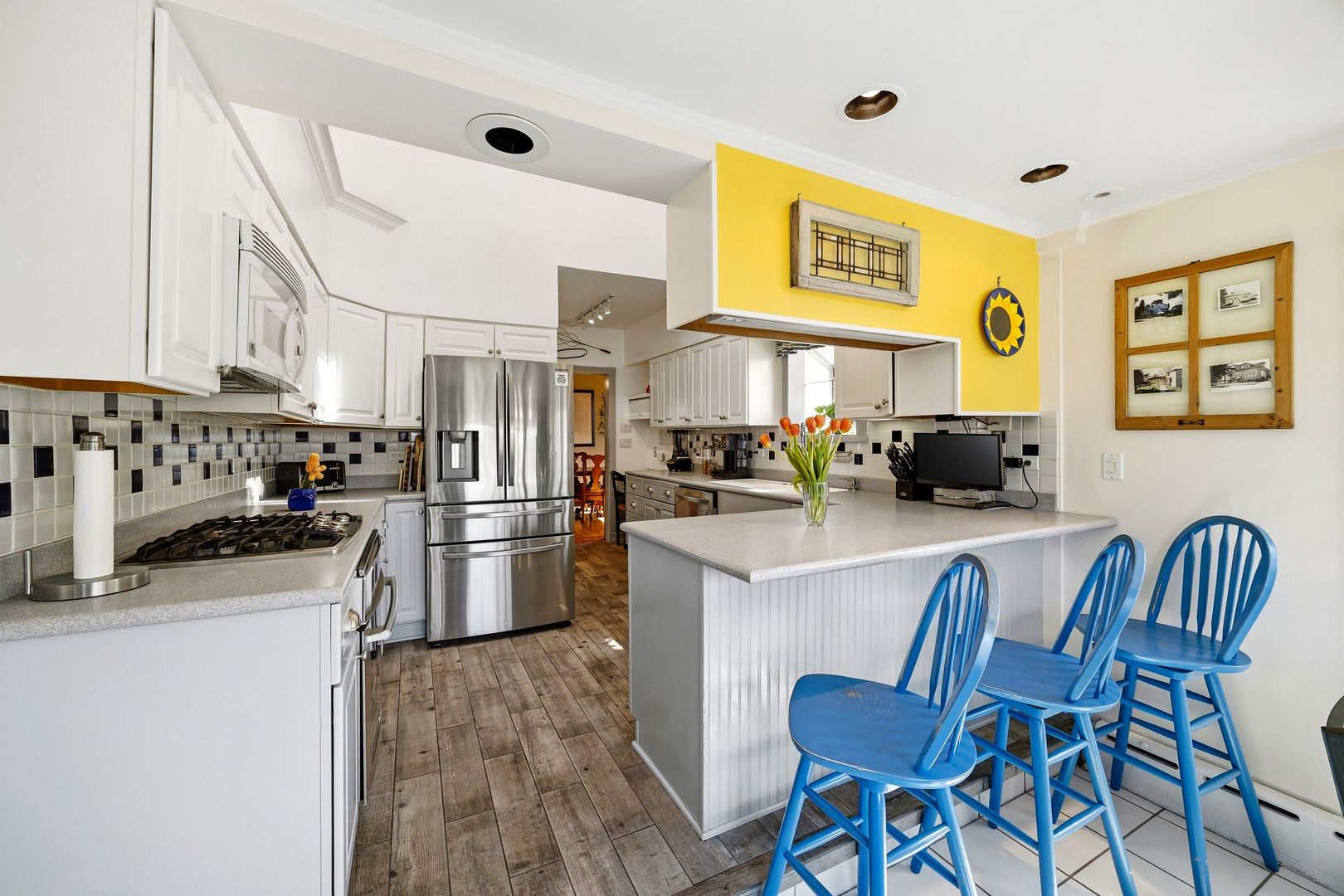 6883 W Hobart Avenue, Chicago, IL 60631