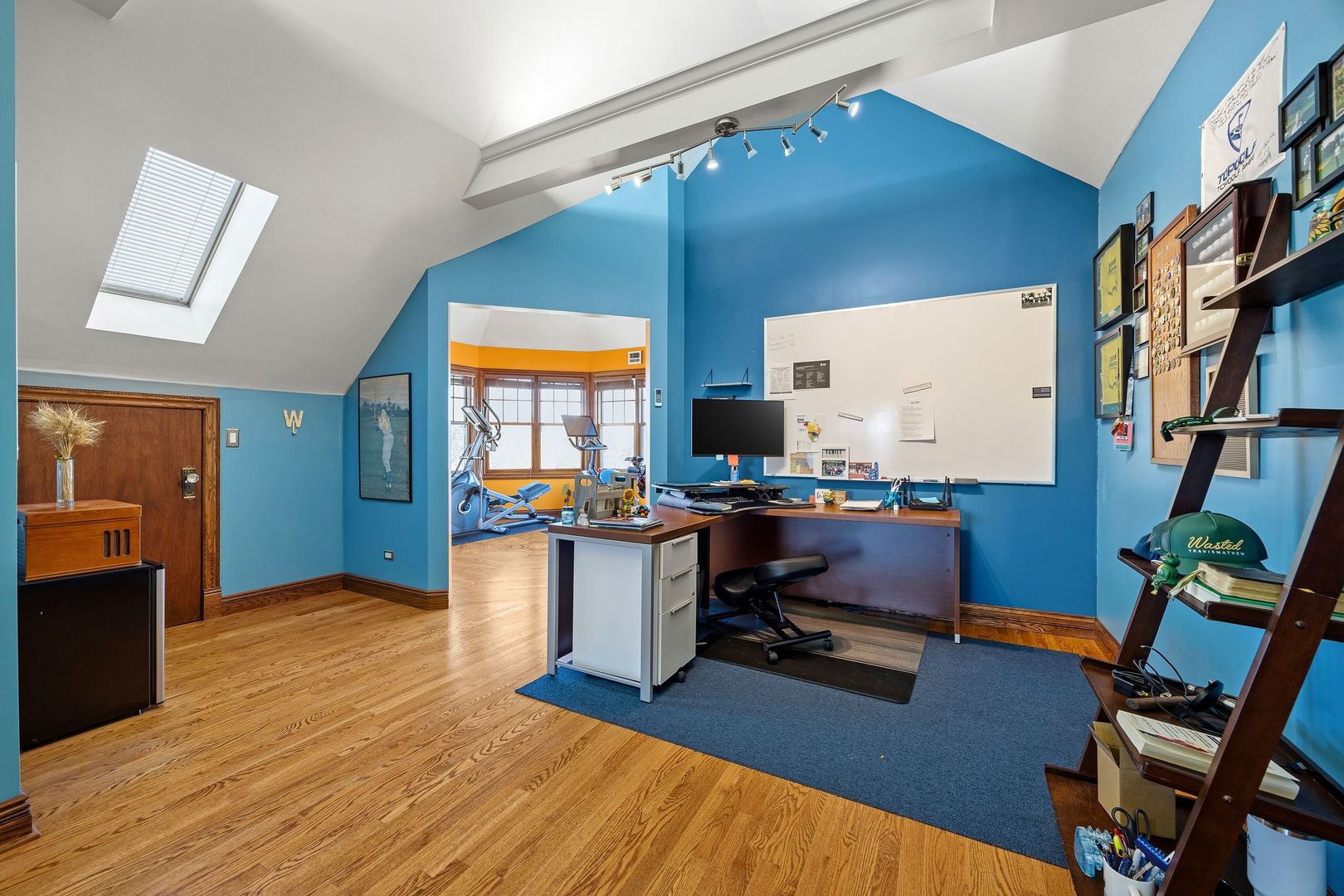 6883 W Hobart Avenue, Chicago, IL 60631