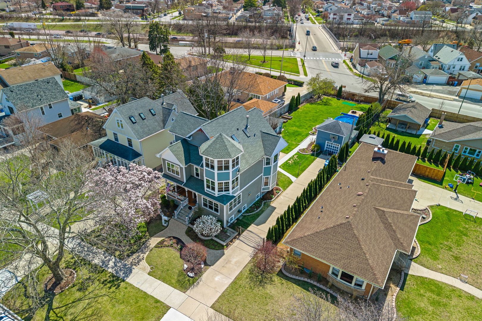 6883 W Hobart Avenue, Chicago, IL 60631