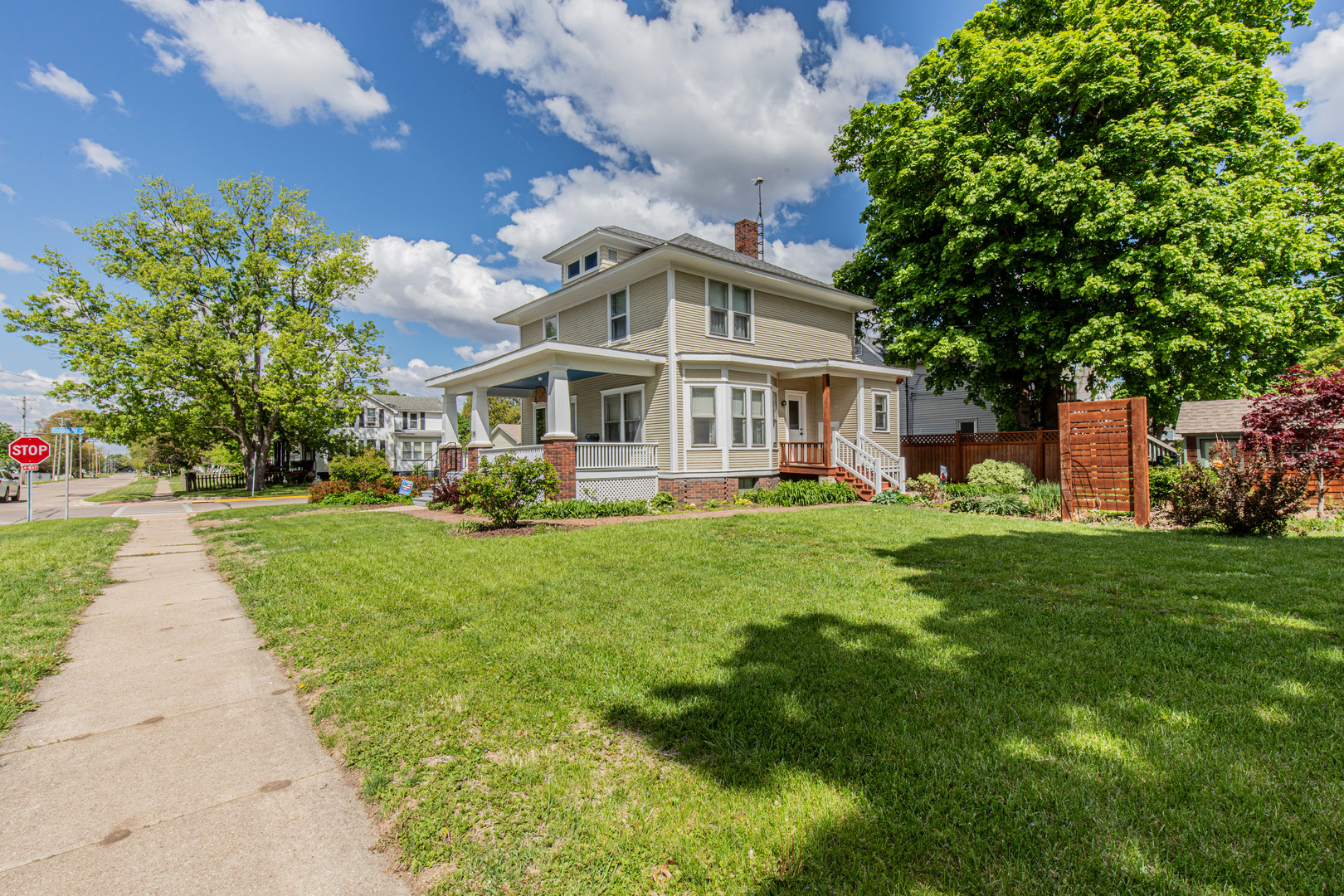 225 W Central Avenue, Princeton, IL 61356