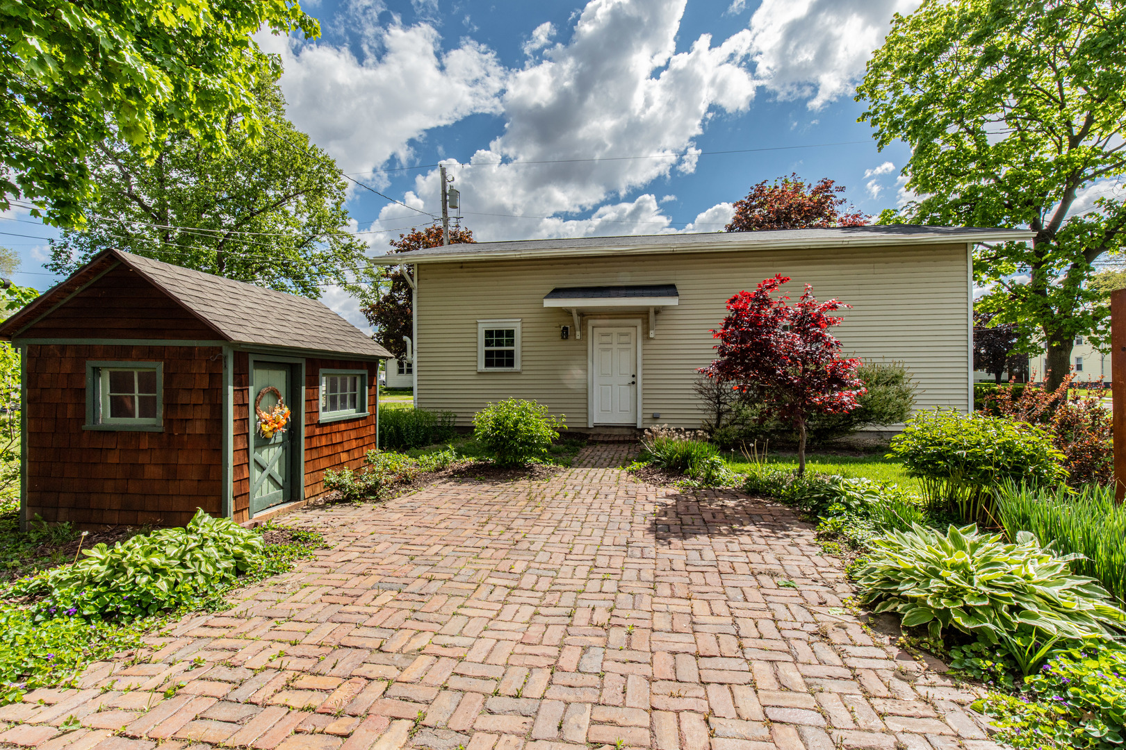 225 W Central Avenue, Princeton, IL 61356