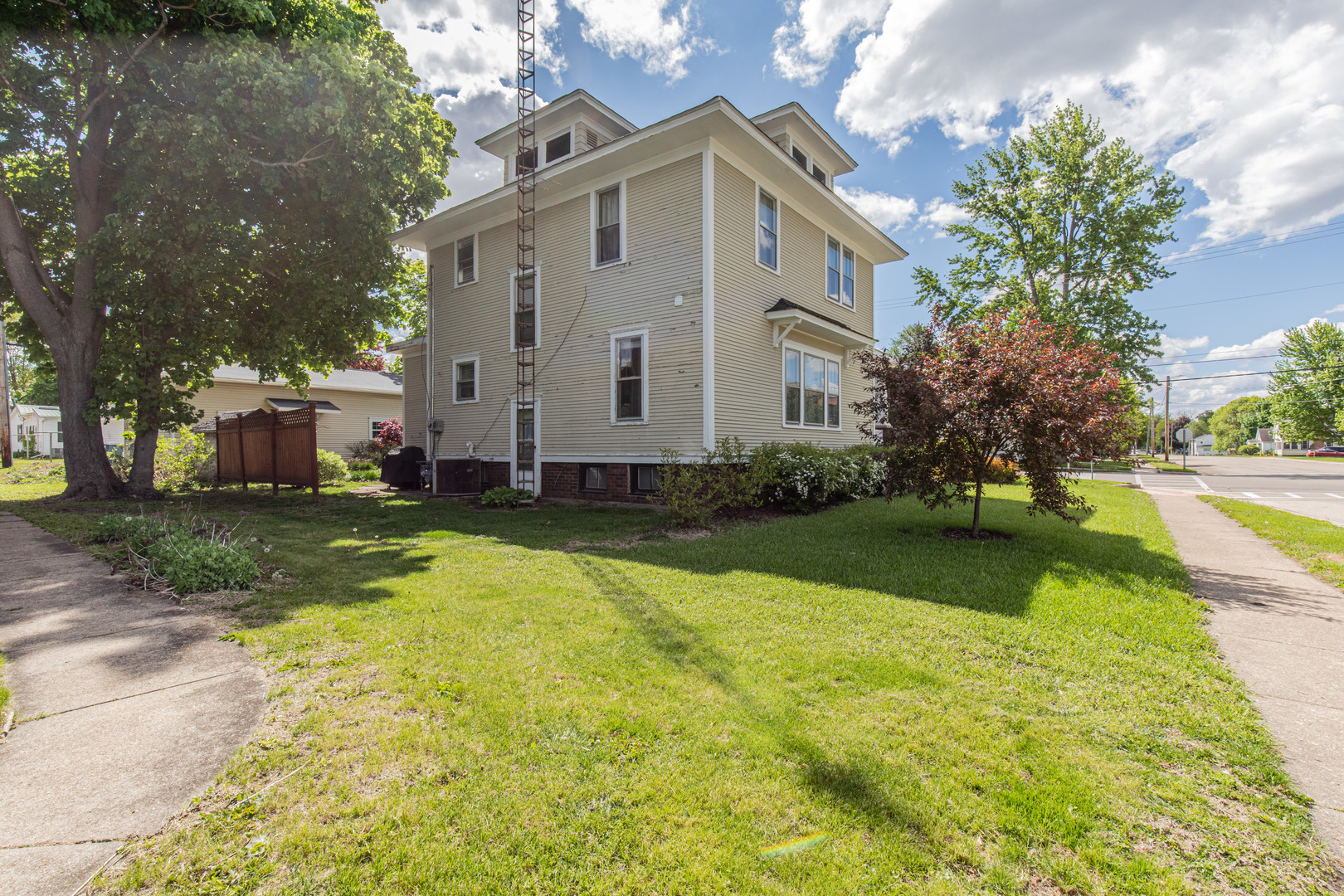 225 W Central Avenue, Princeton, IL 61356