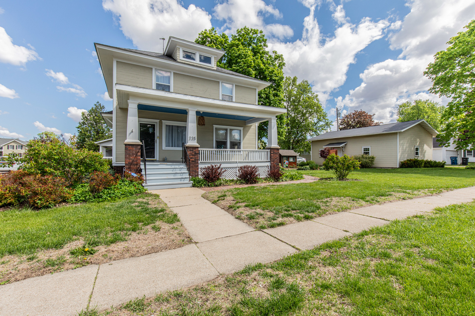 225 W Central Avenue, Princeton, IL 61356
