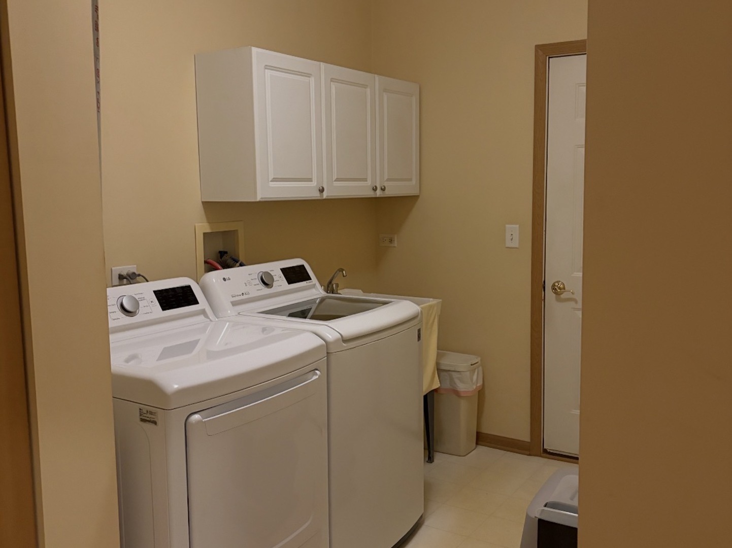 362 Woodhill Drive, Carol Stream, IL 60188