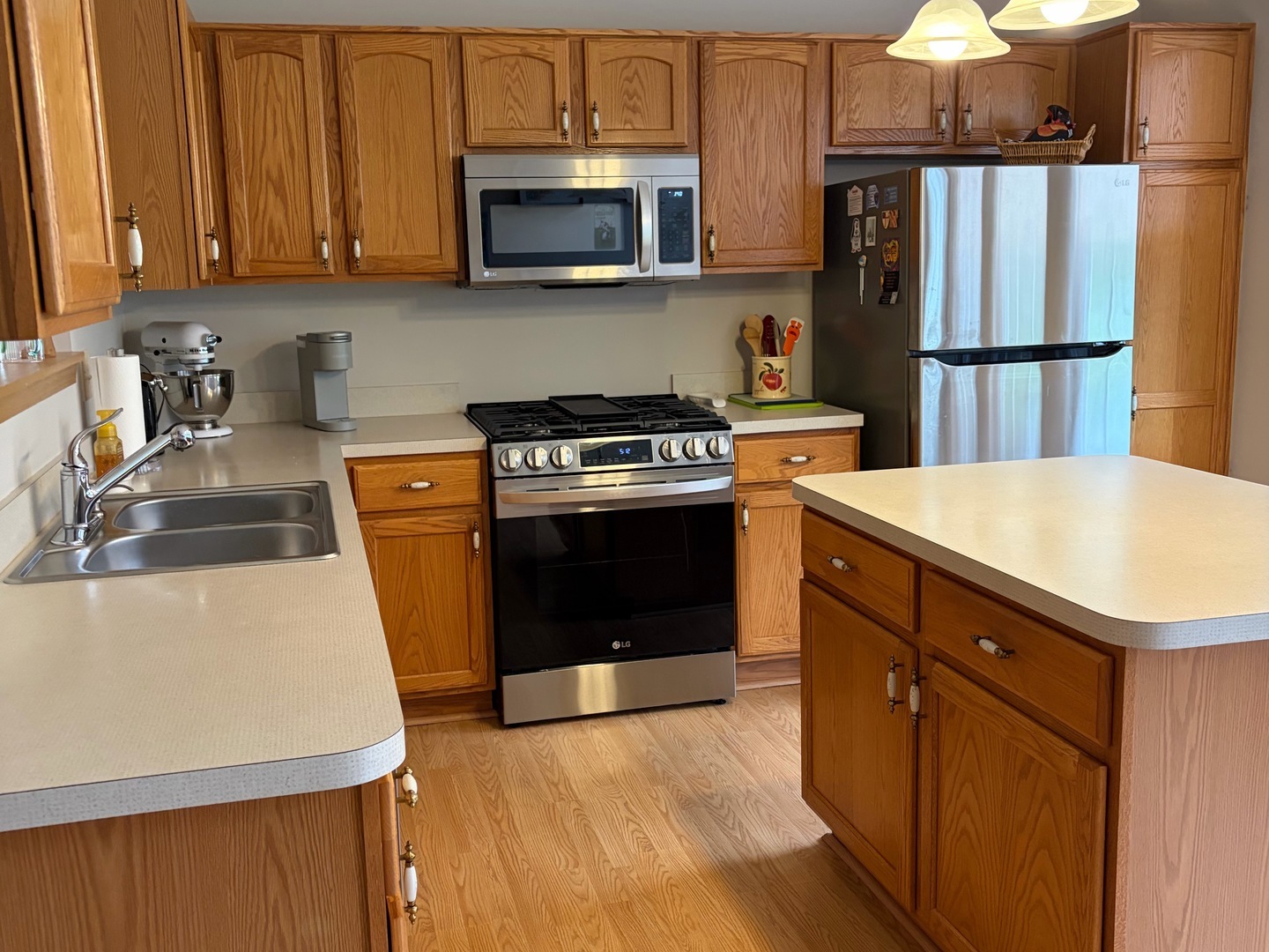 362 Woodhill Drive, Carol Stream, IL 60188