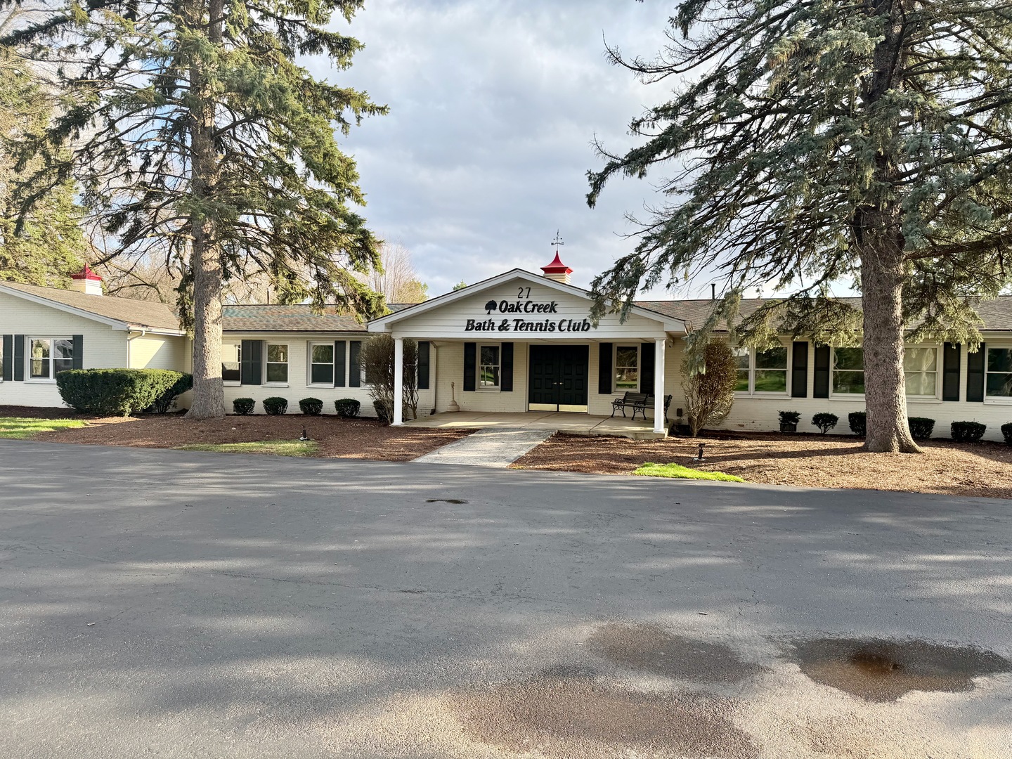 35 Oak Creek Drive, Yorkville, IL 60560