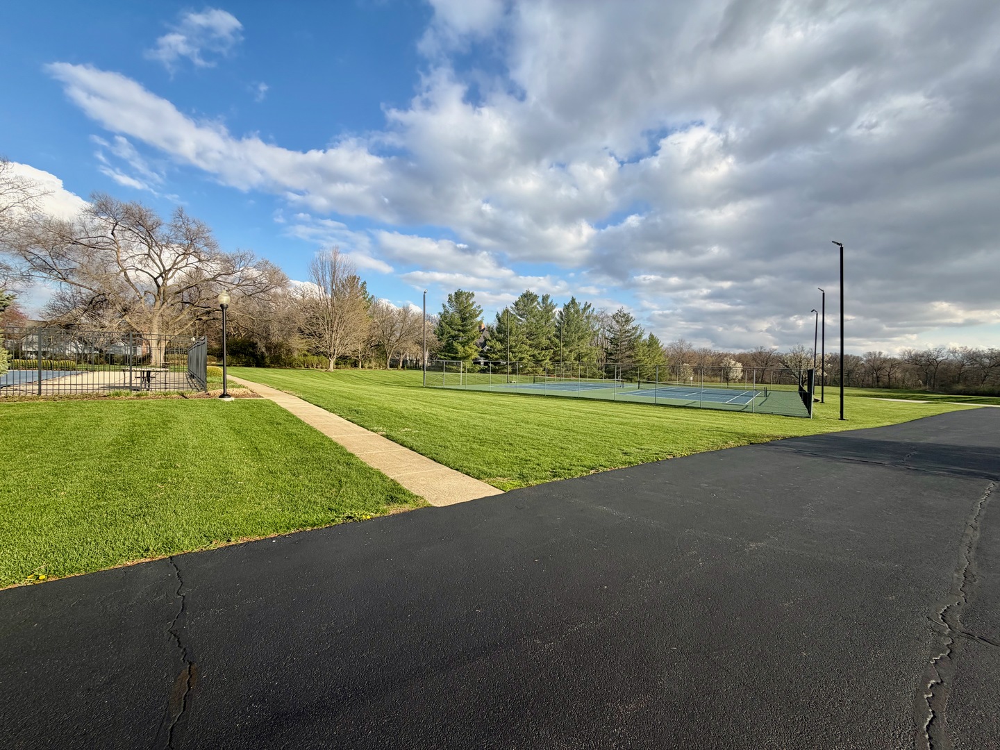 35 Oak Creek Drive, Yorkville, IL 60560