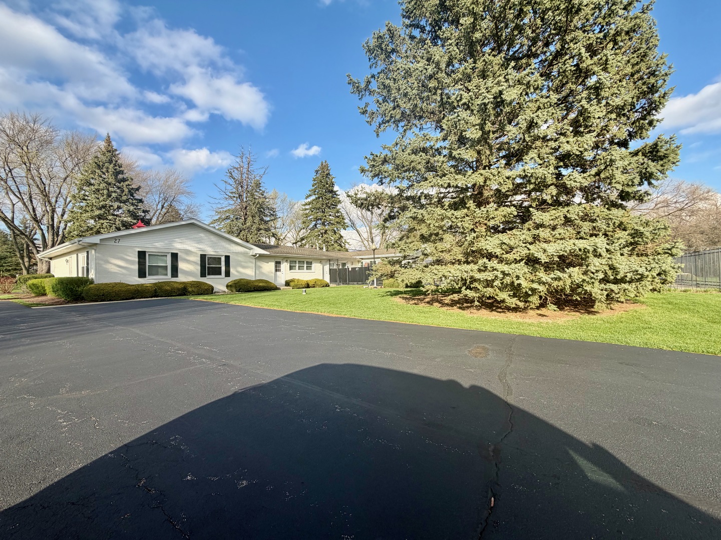 35 Oak Creek Drive, Yorkville, IL 60560