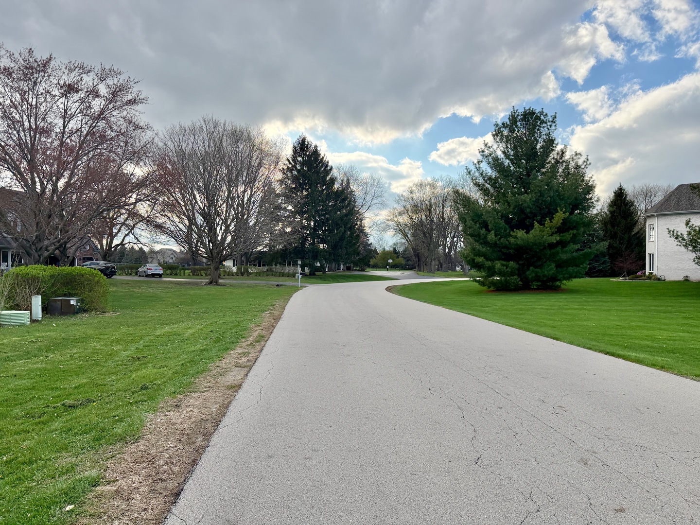 35 Oak Creek Drive, Yorkville, IL 60560