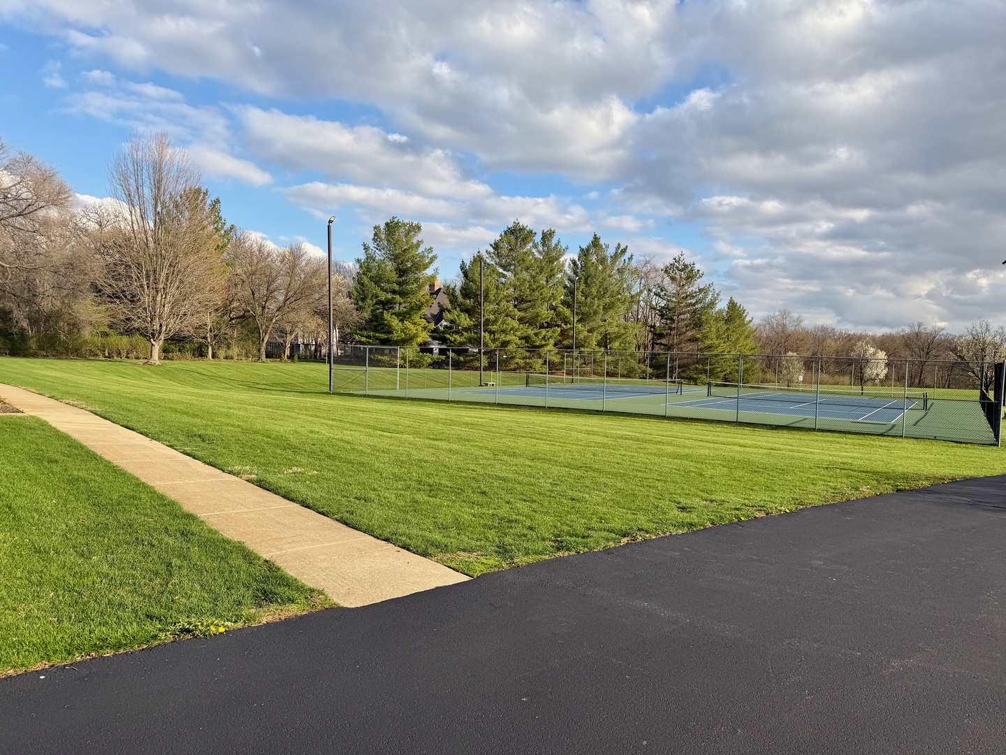 35 Oak Creek Drive, Yorkville, IL 60560